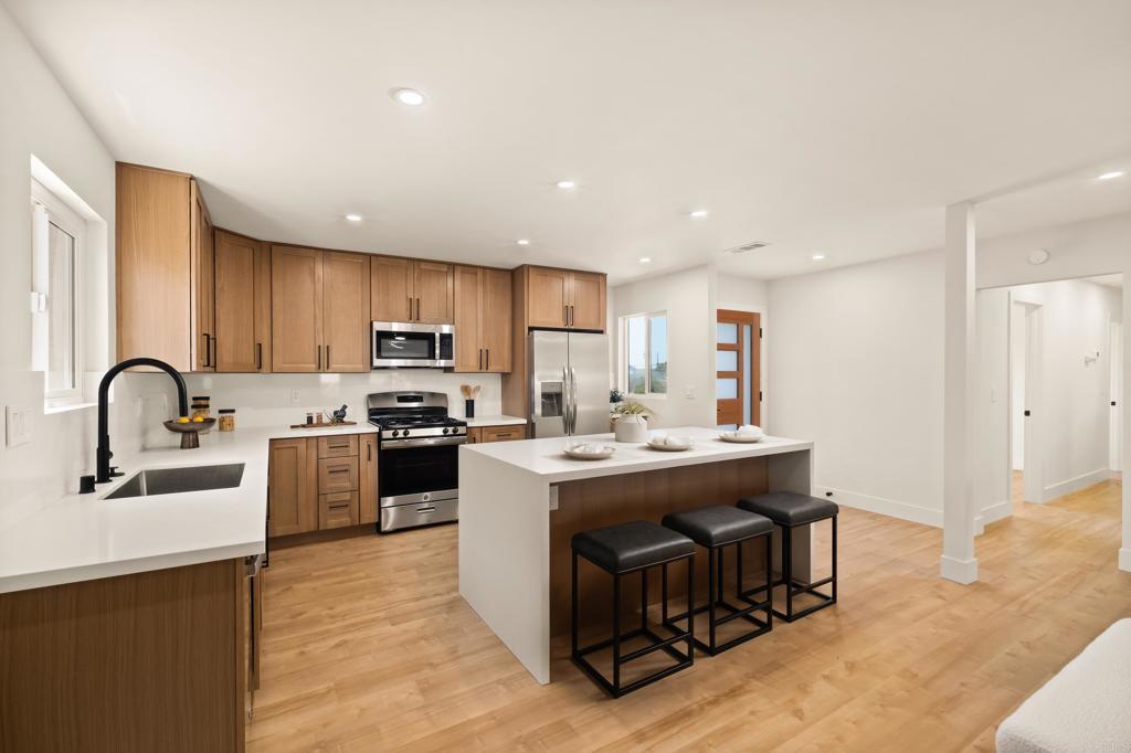 Photo of Listing #PTP2507193