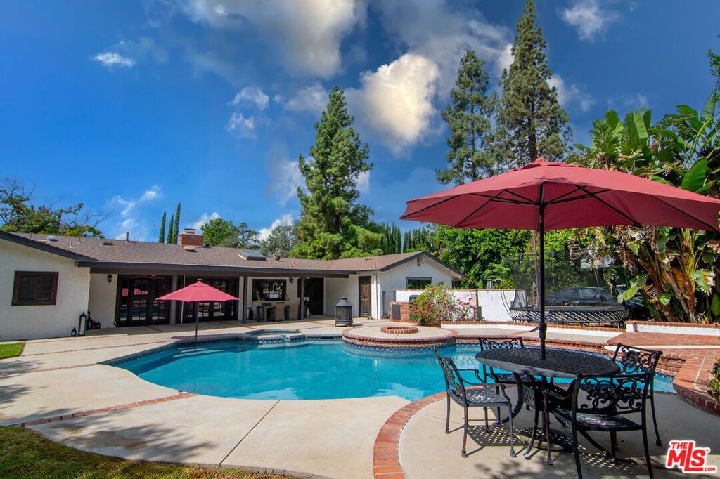 Photo of Listing #25595323