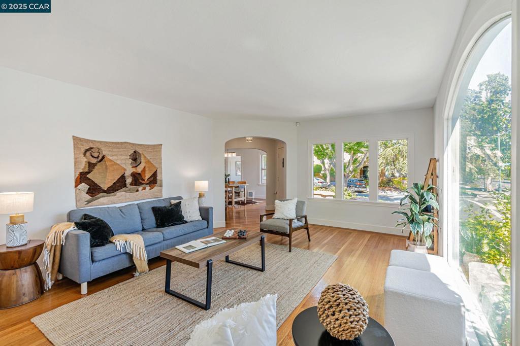 Photo of Listing #41112269