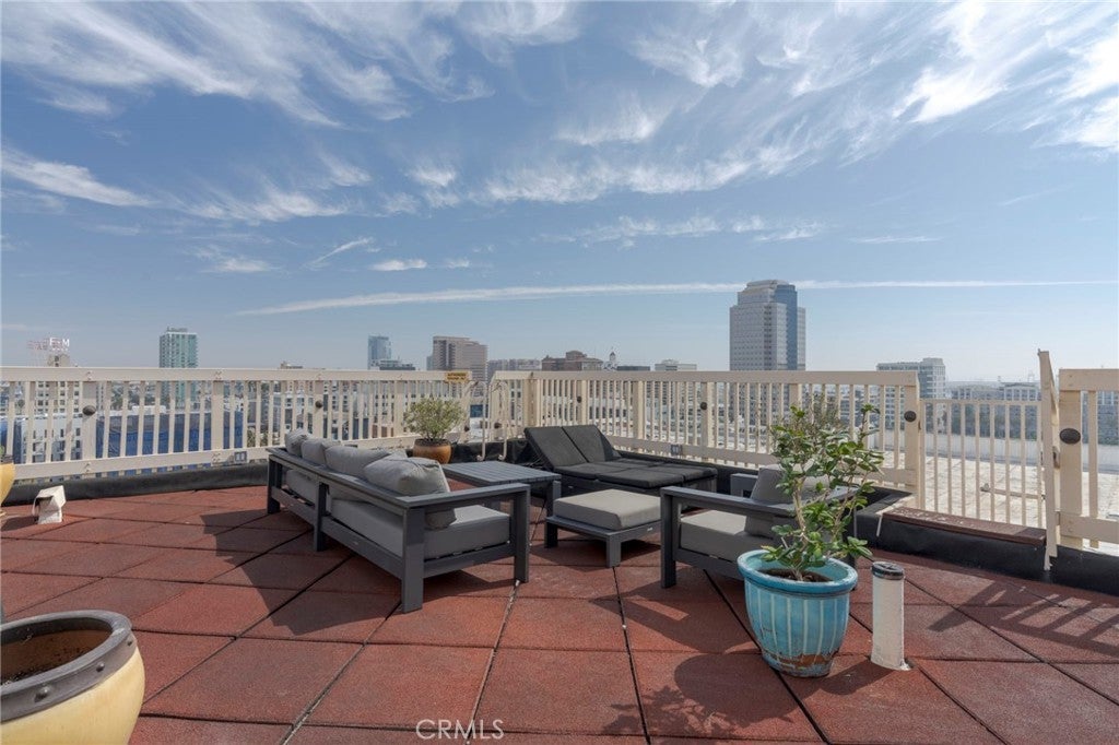 Photo of Listing #RS25222077