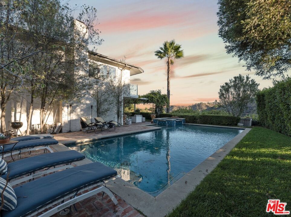 Photo of Listing #25595723