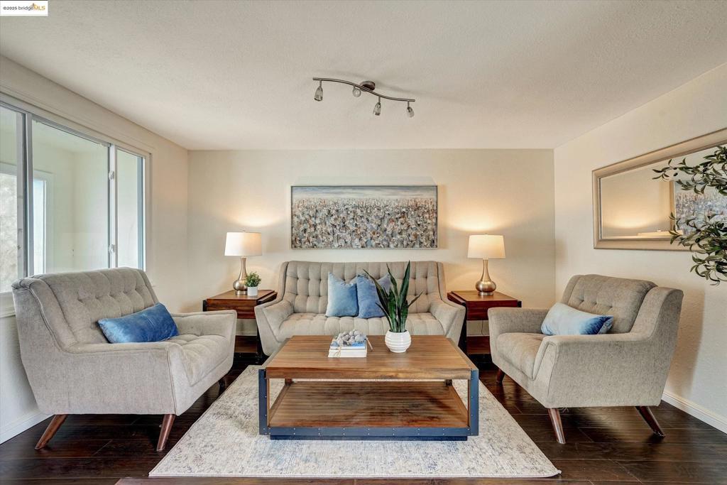 Photo of Listing #41112343