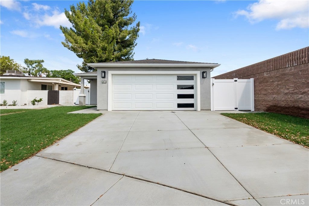 Photo of Listing #IV25202990