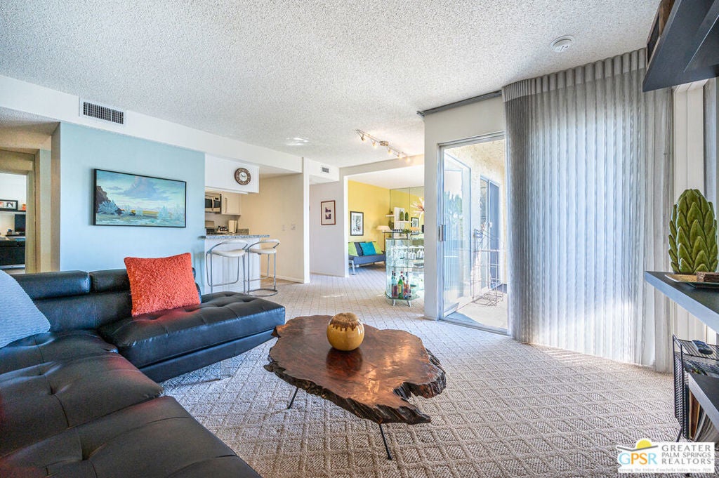 Photo of Listing #25596385PS