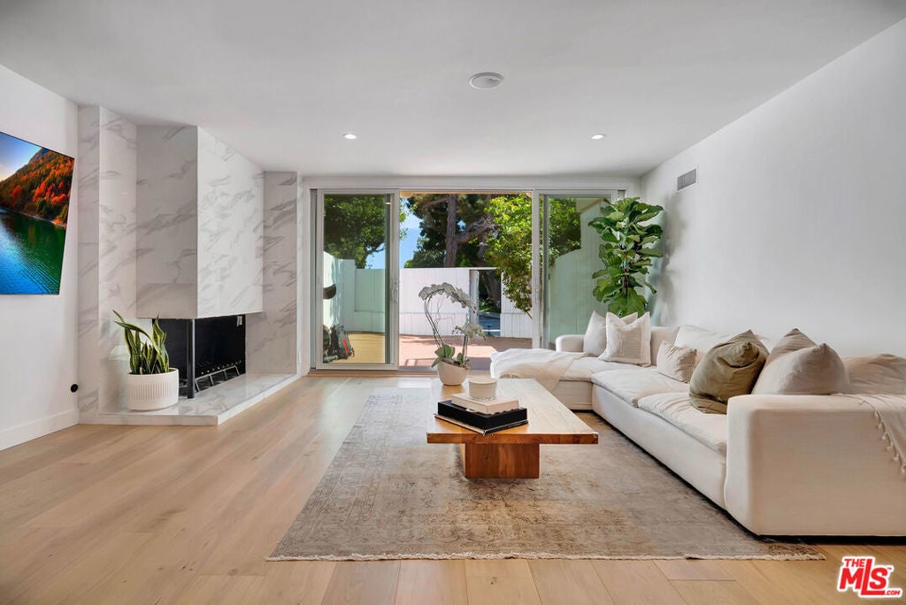 Photo of Listing #25592285