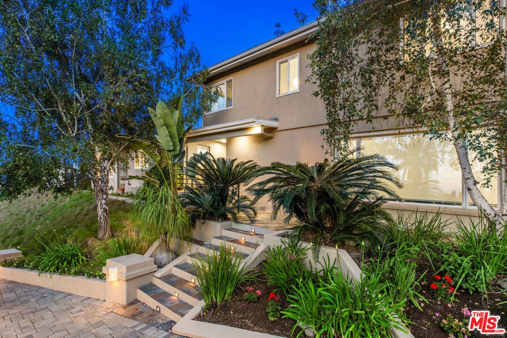 Photo of Listing #25596535