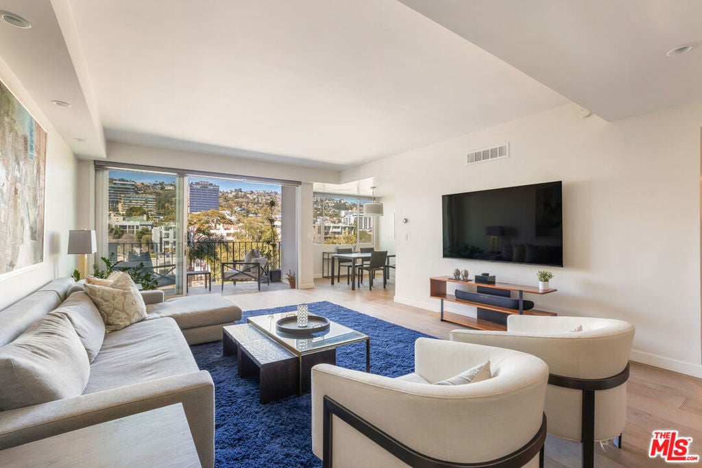 Photo of Listing #25596199