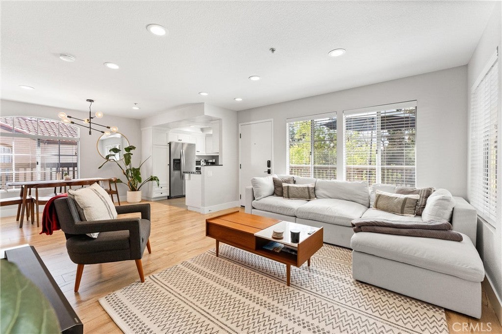 Photo of Listing #PW25219357