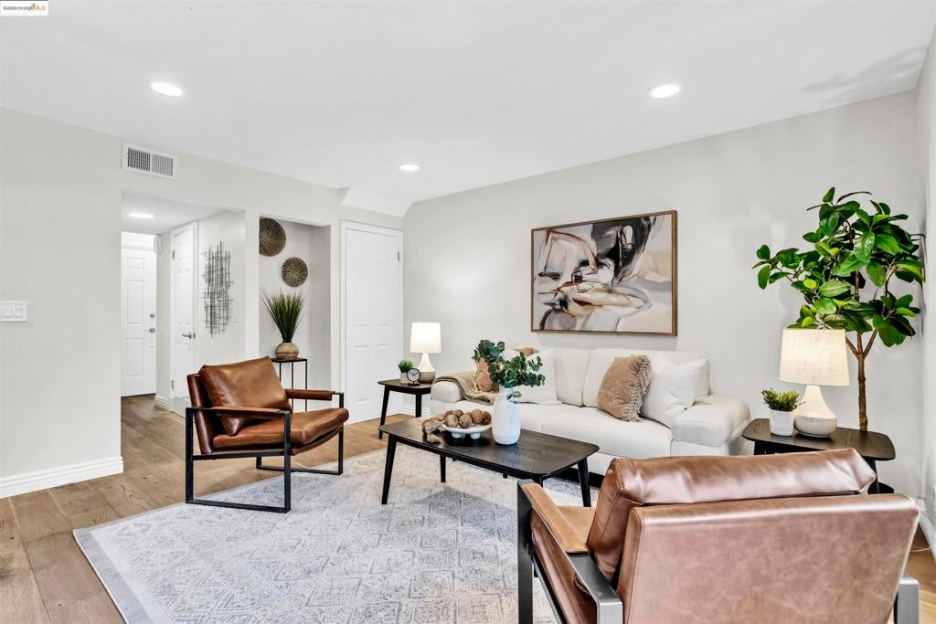 Photo of Listing #41112625