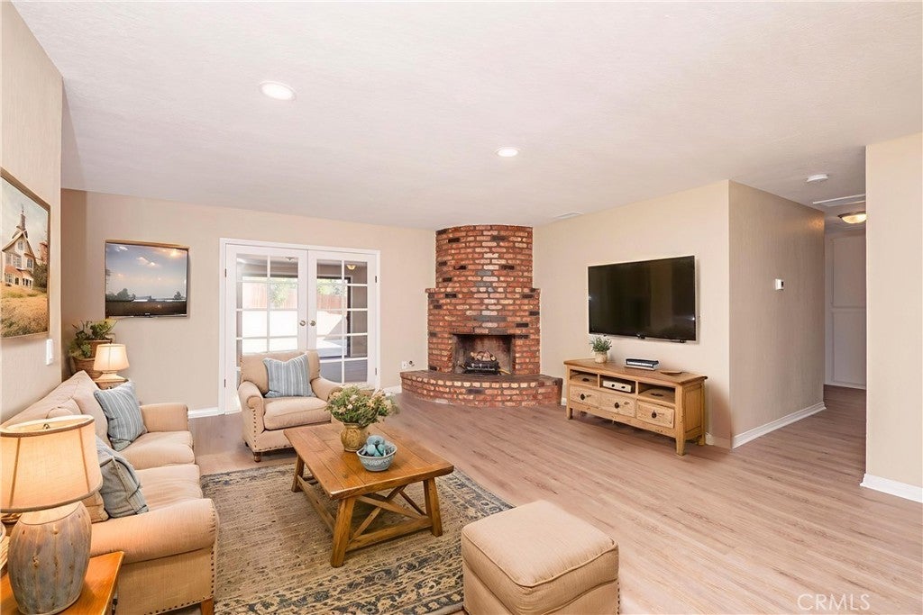 Photo of Listing #IV25218851