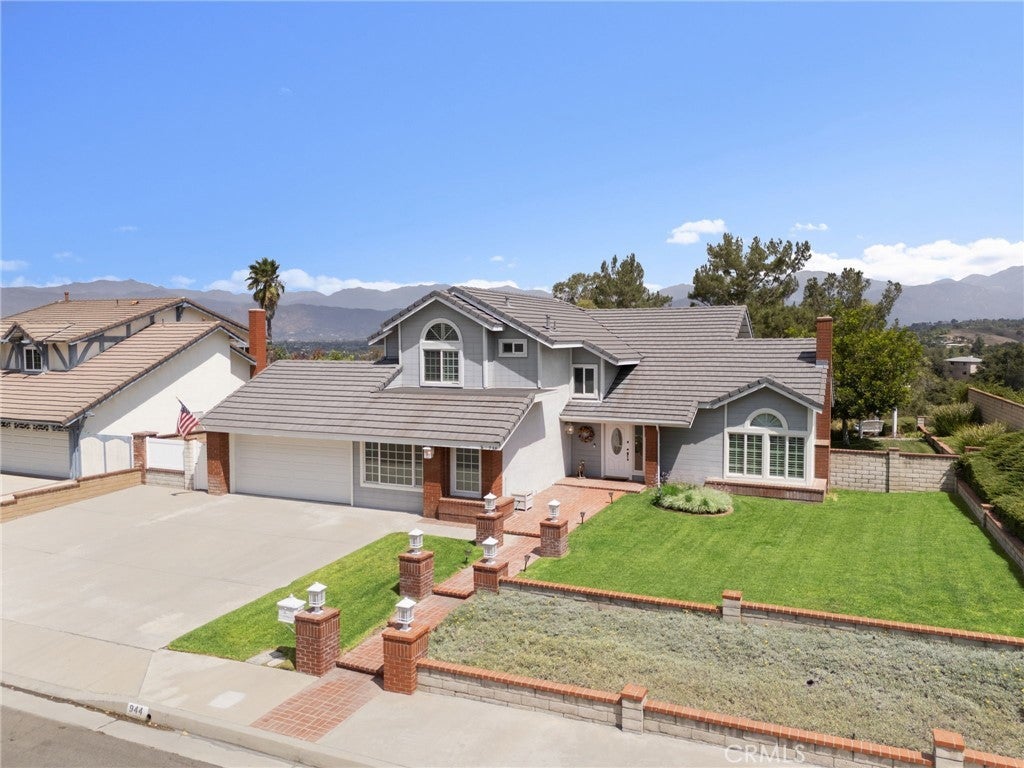 Photo of Listing #IV25196465