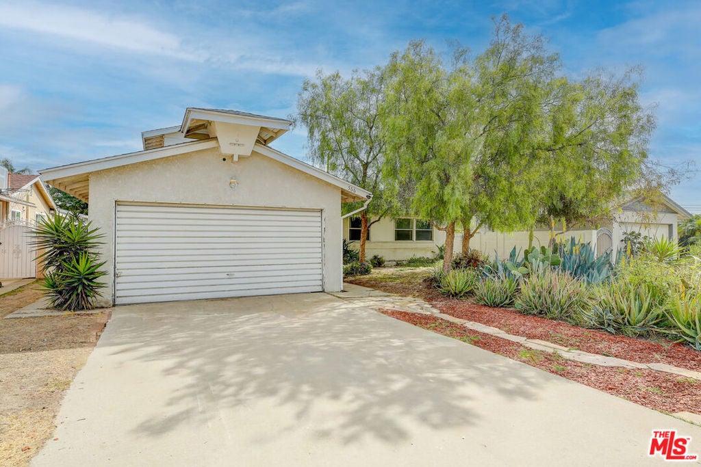 Photo of Listing #25596953