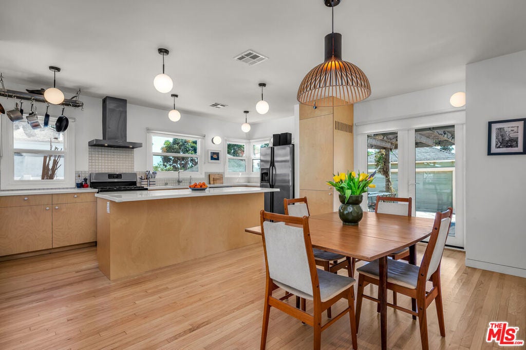 Photo of Listing #25597425