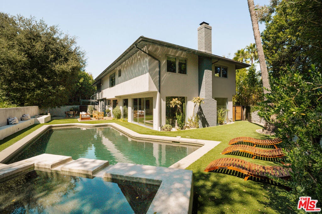 Photo of Listing #25597395