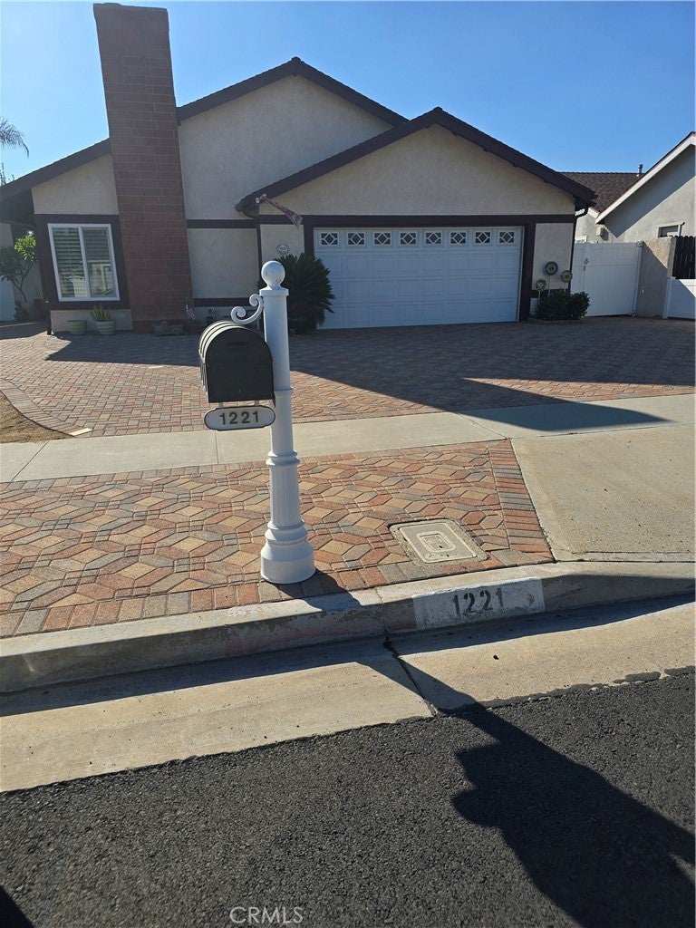 Photo of Listing #IV25225976