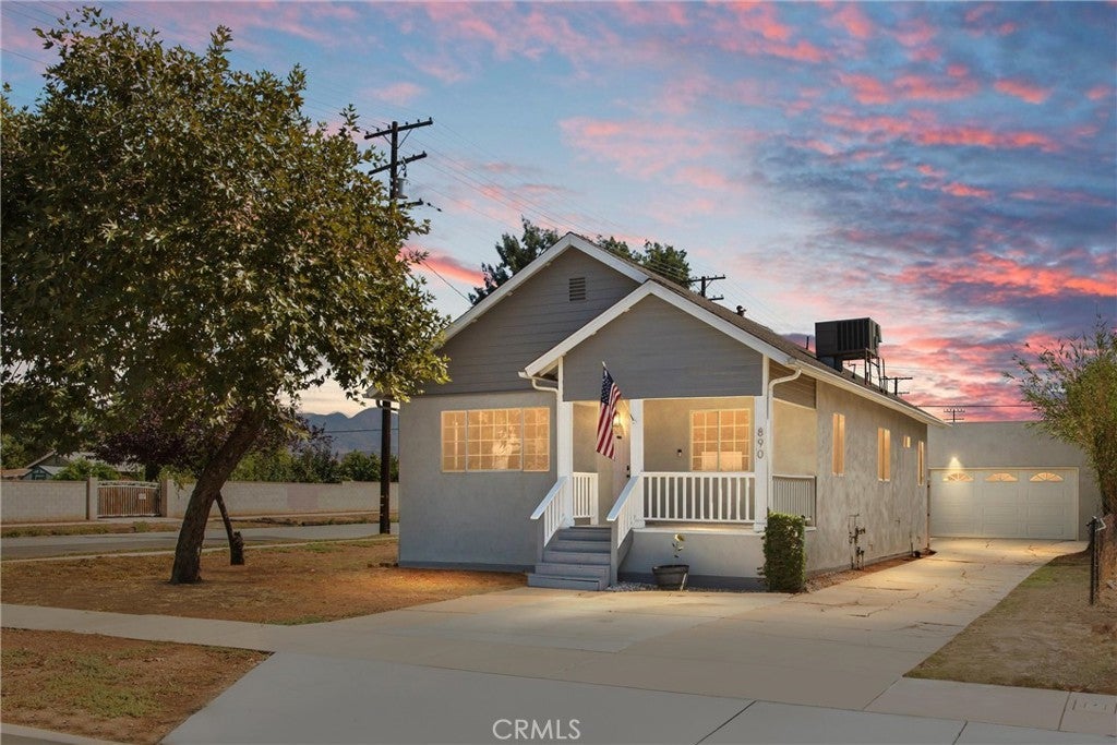 Photo of Listing #IV25217610