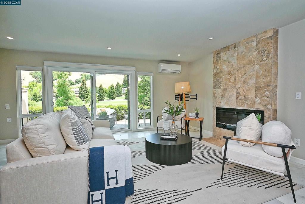 Photo of Listing #41112876