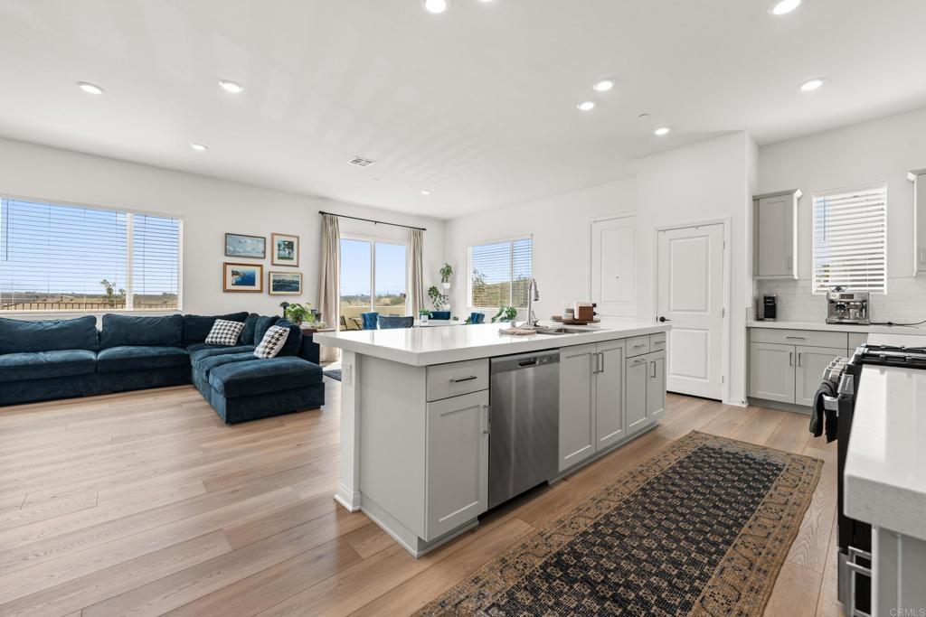 Photo of Listing #PTP2507373