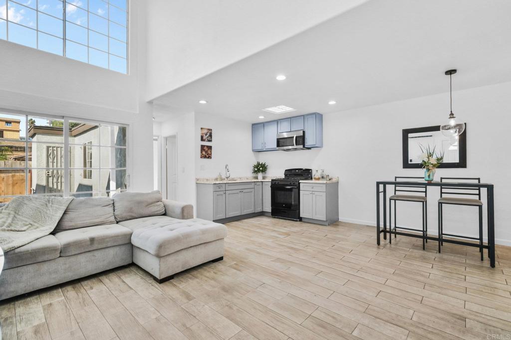 Photo of Listing #PTP2507374