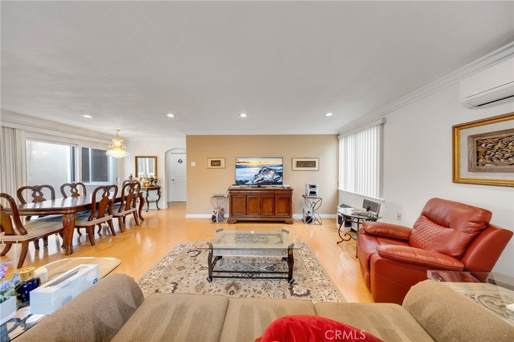 Photo of Listing #OC25227483