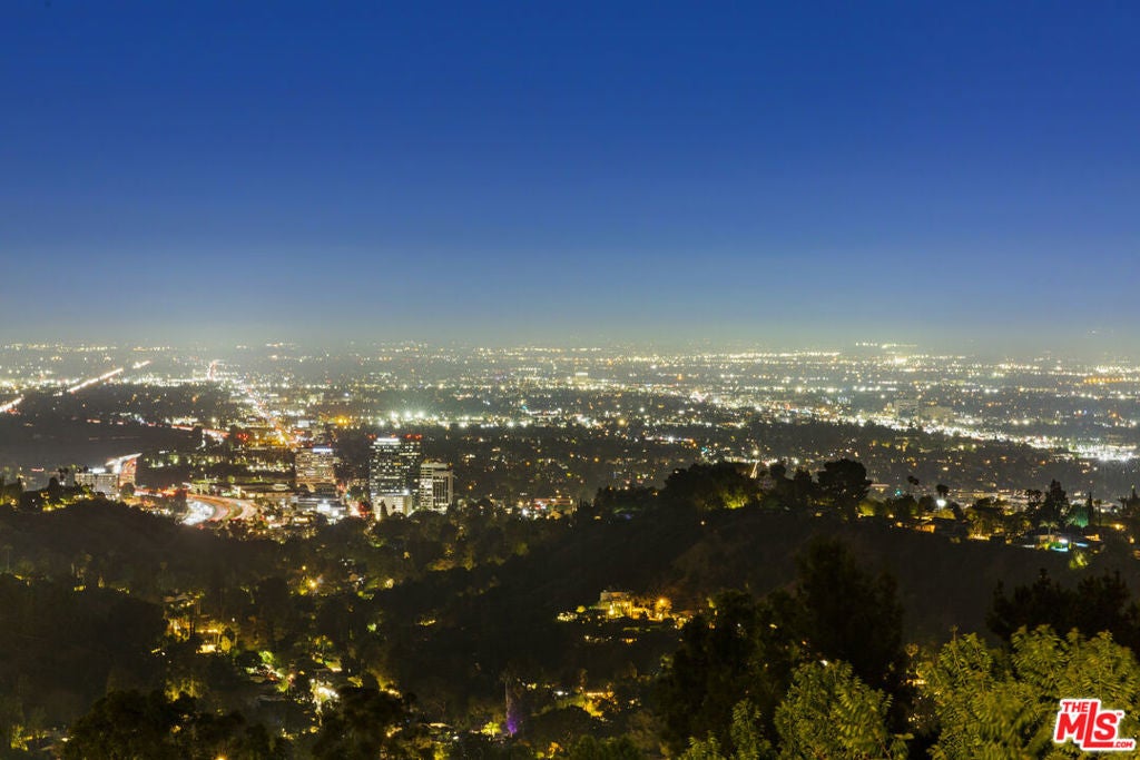 Photo of Listing #25599079