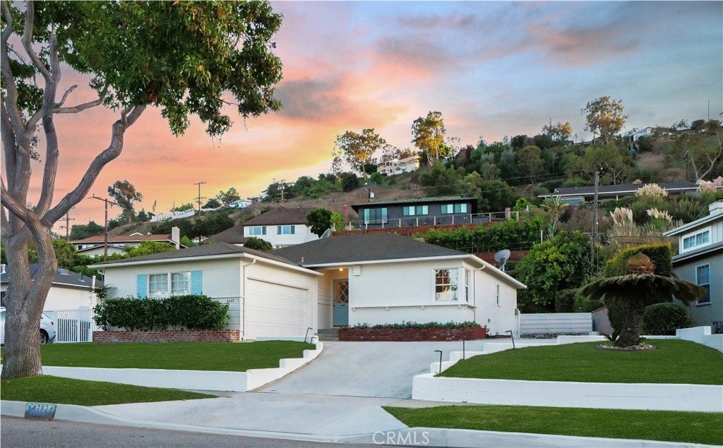 Photo of Listing #PV25218796