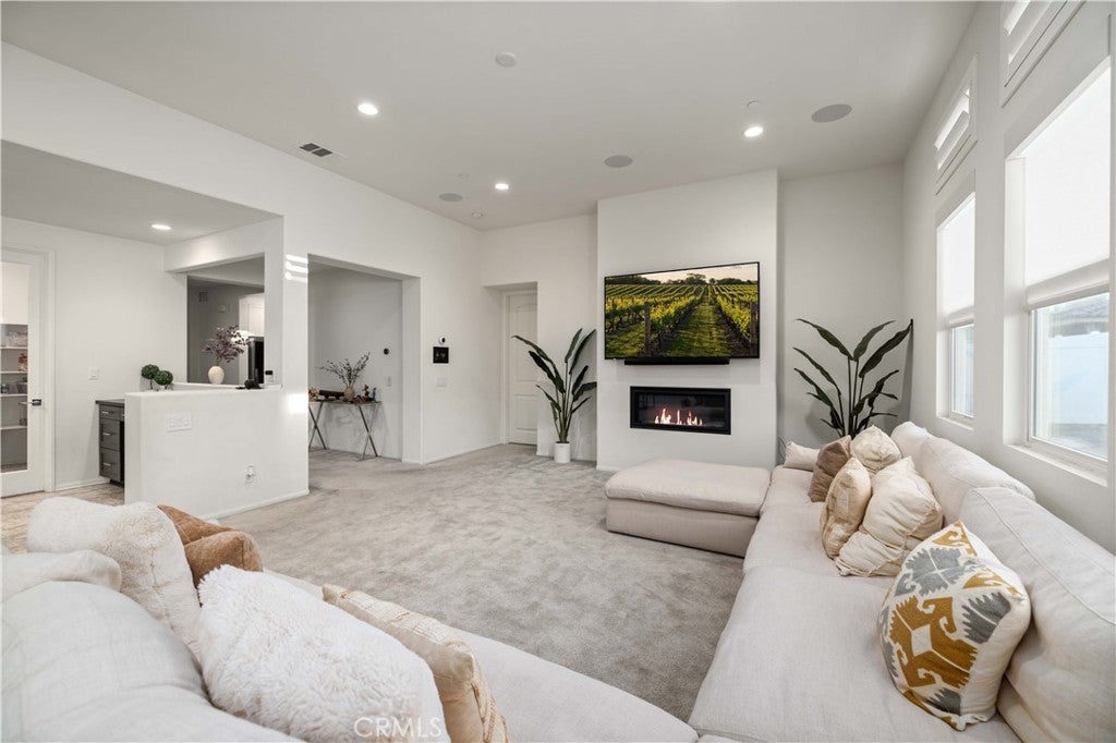 Photo of Listing #SR25230509