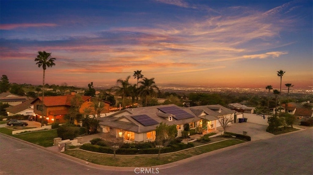 Photo of Listing #IV25195640