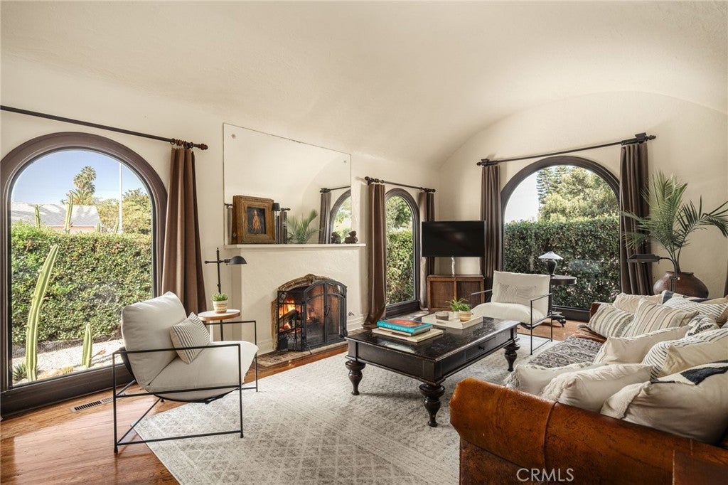 Photo of Listing #PW25229934