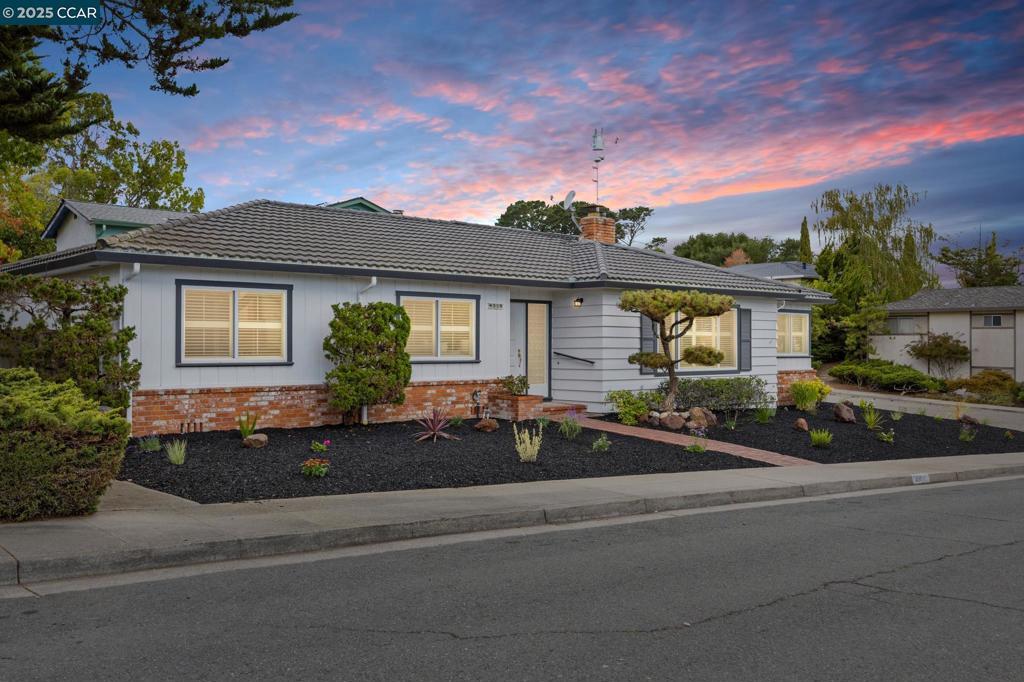 Photo of Listing #41113578