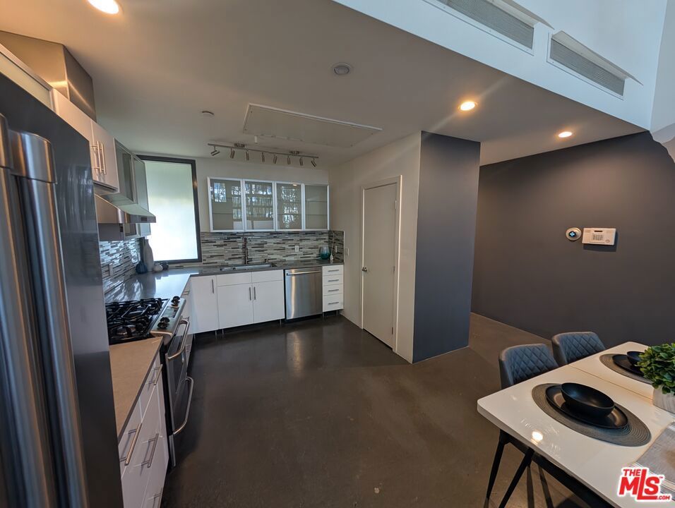 Photo of Listing #25600917