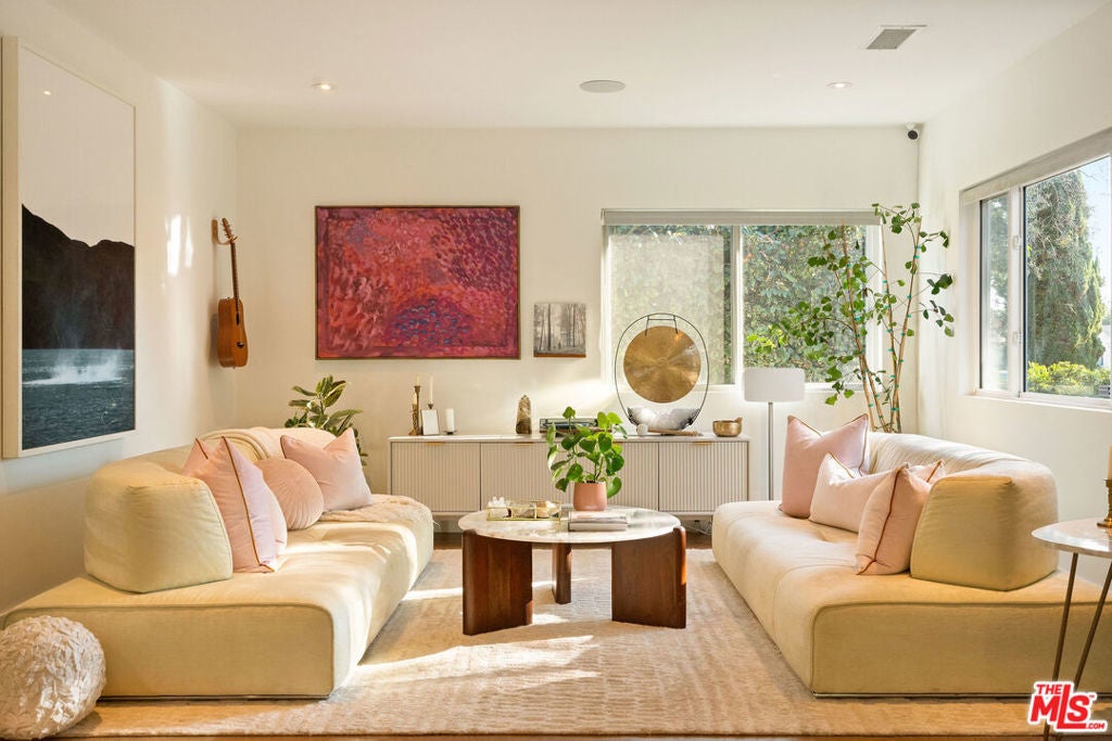 Photo of Listing #25578335