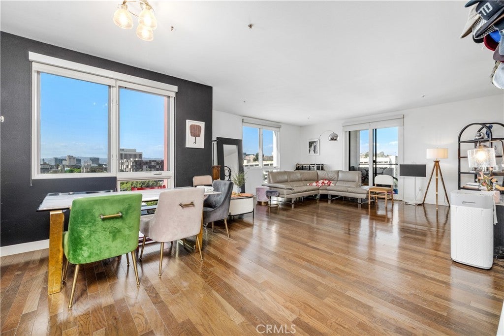 Photo of Listing #SB25221352