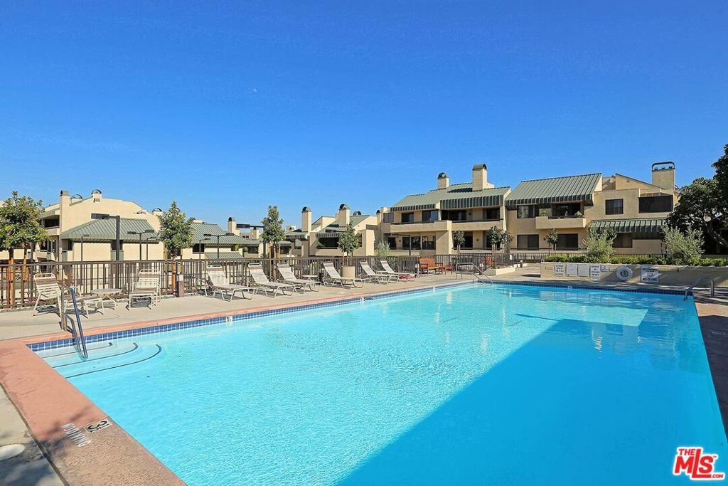 Photo of Listing #25593821