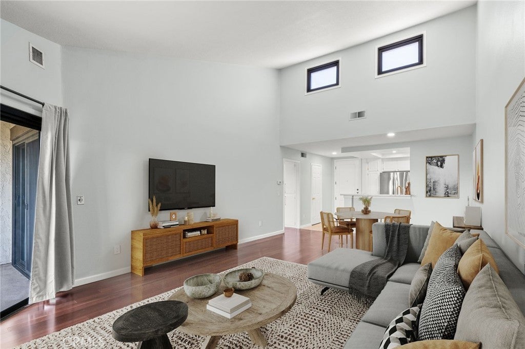 Photo of Listing #SB25231810