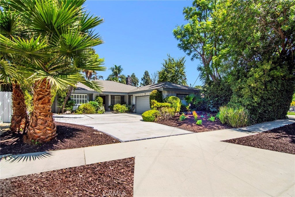 Photo of Listing #SR25232553