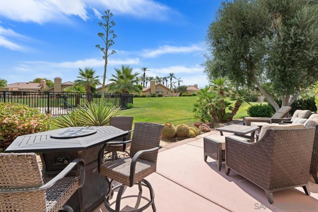 6 La Jolla Dr, Palm Desert