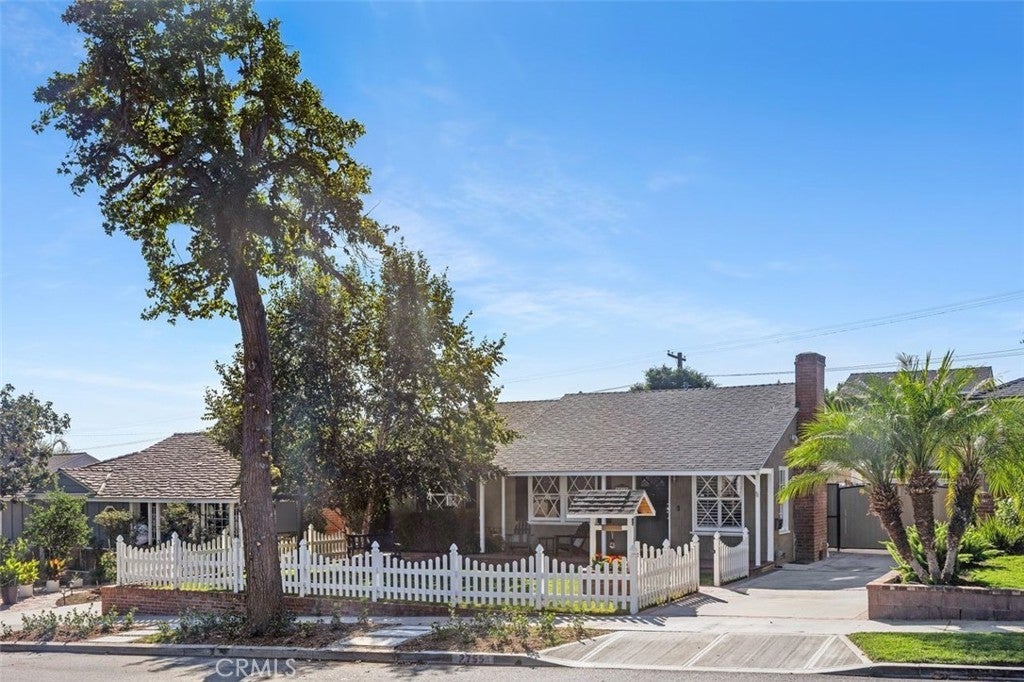 Photo of Listing #SR25234331