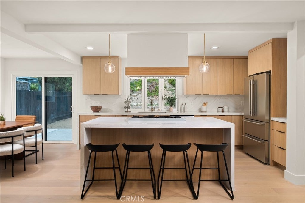 Photo of Listing #IV25236172