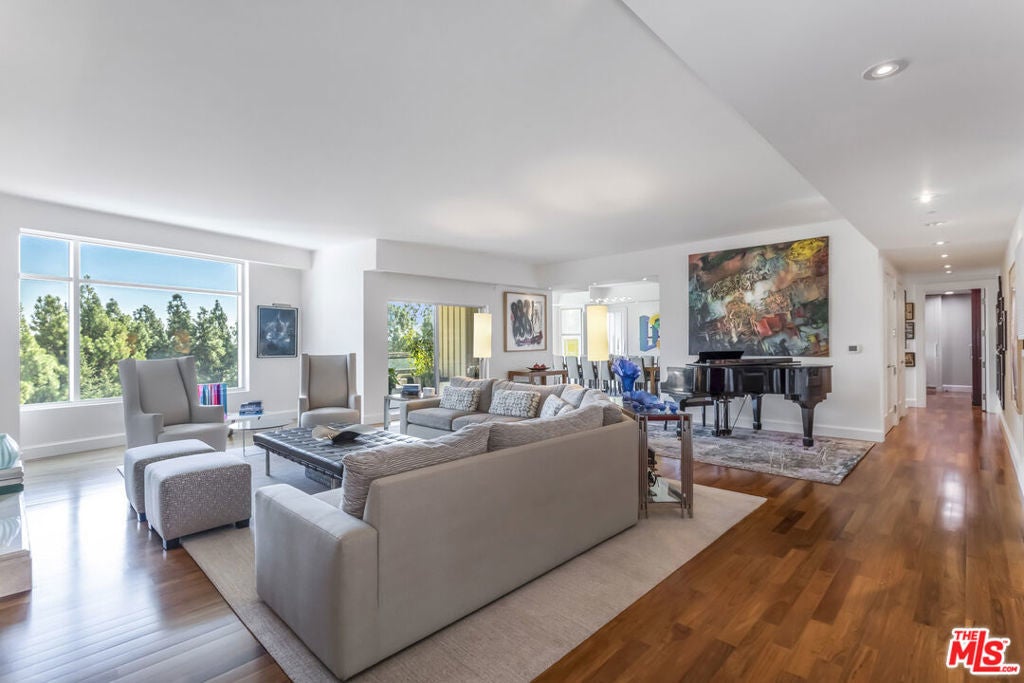 Photo of Listing #25599165