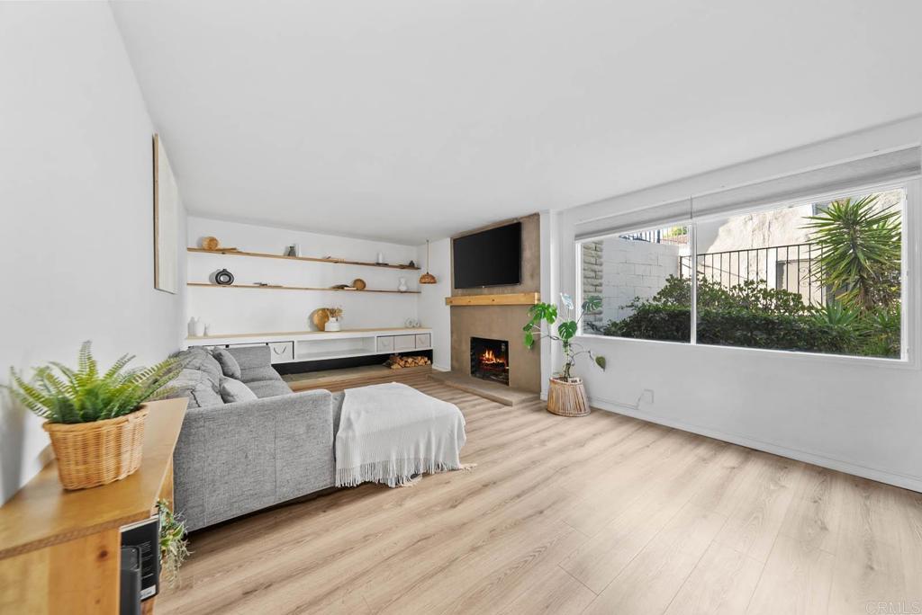 Photo of Listing #PTP2507721