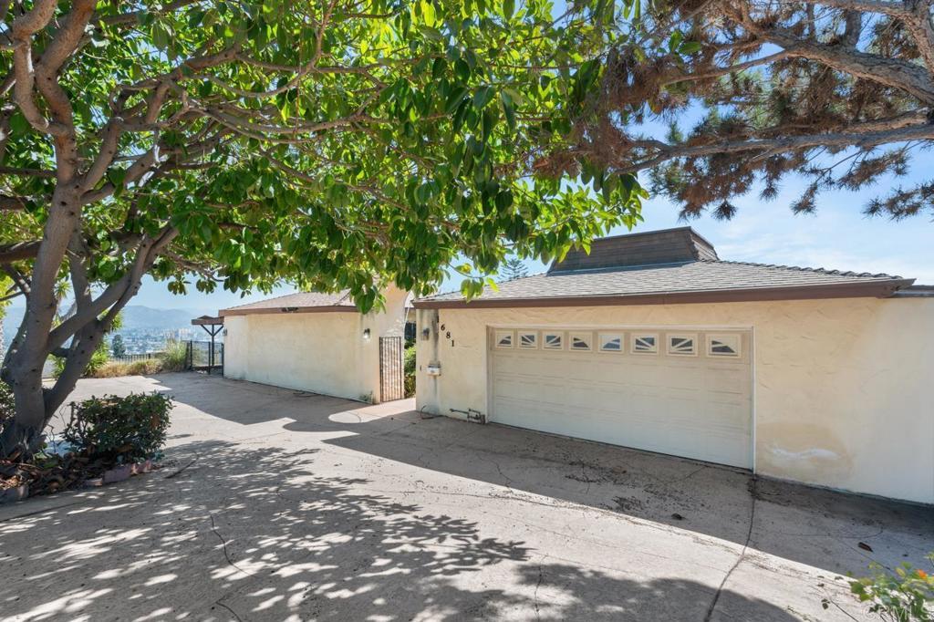 Photo of Listing #PTP2507729