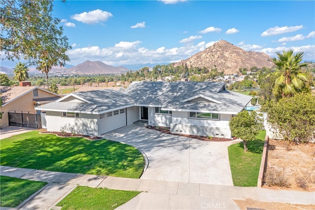 Photo of Listing #IV25233682