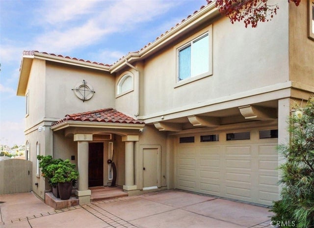 2020 Clark Lane B, Redondo Beach.