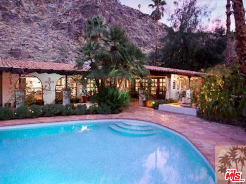 2390 Araby Drive, Palm Springs