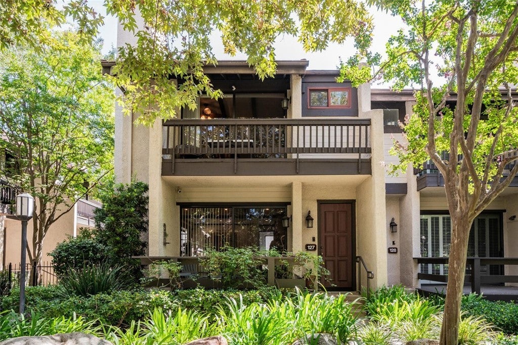 Photo of Listing #SR25217603