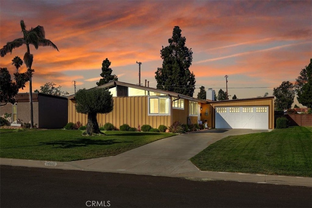 Photo of Listing #DW25234279