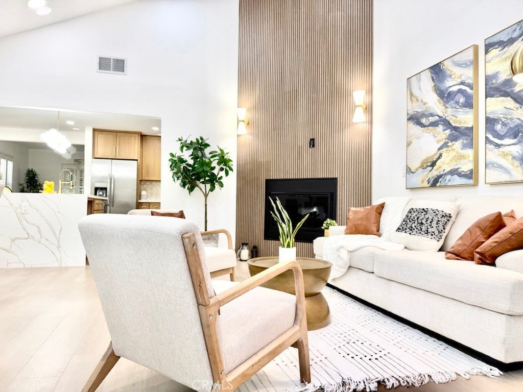 Photo of Listing #OC25239007