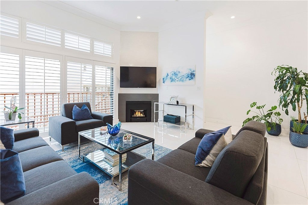 Photo of Listing #SR25238653