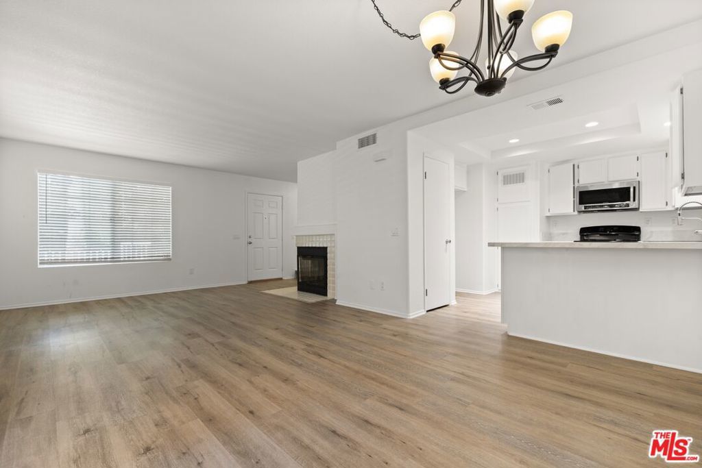 Photo of Listing #25606431